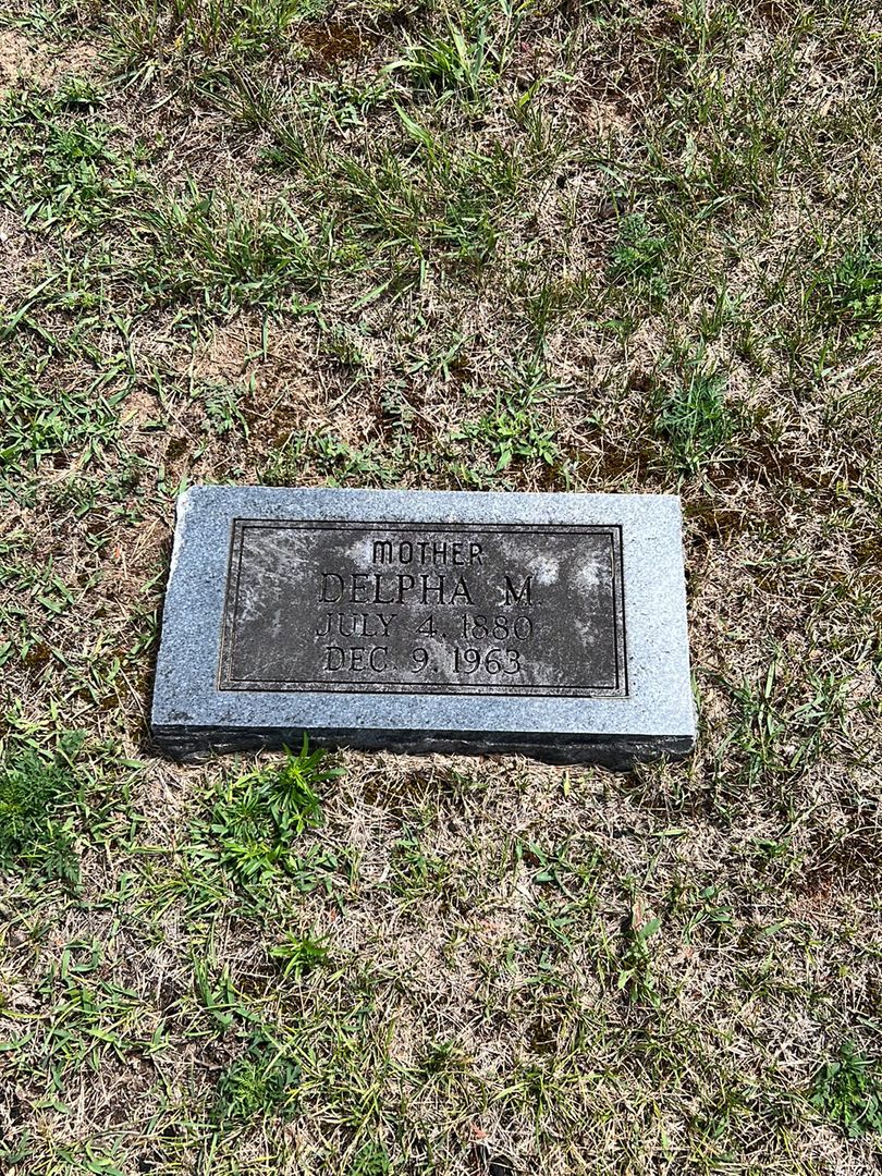 Delpha M. Gilland's grave. Photo 1