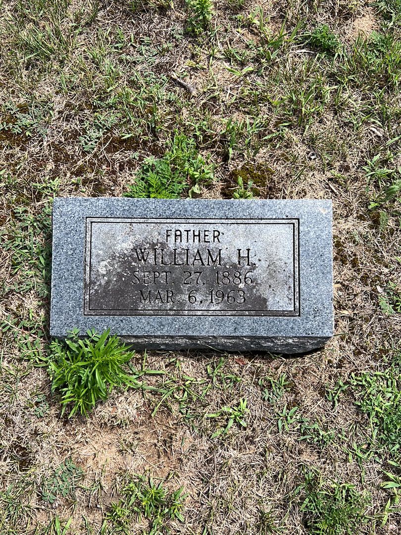 William H. Gilland's grave. Photo 1