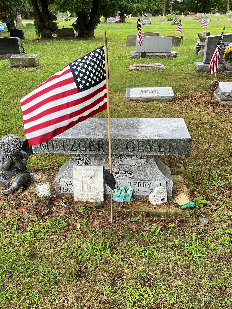 Terry J. Geyer's grave. Photo 1