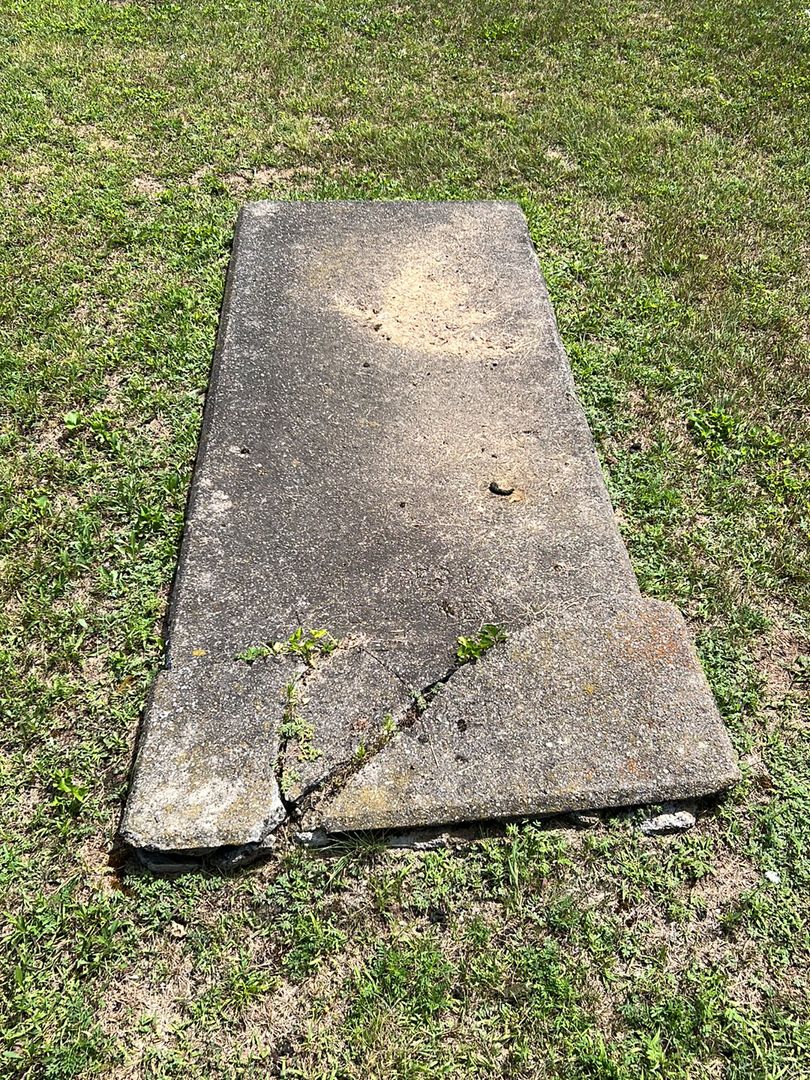 A. E. Jones's grave. Photo 1