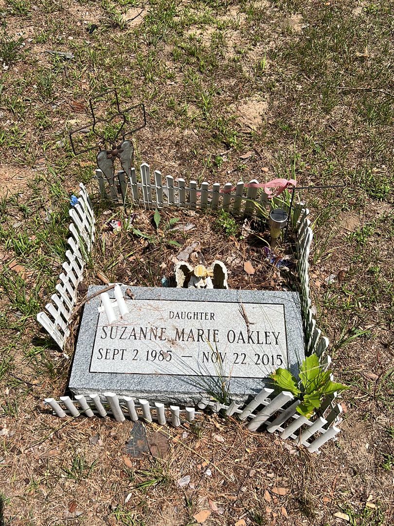 Renee Oakley Shawneen's grave. Photo 1