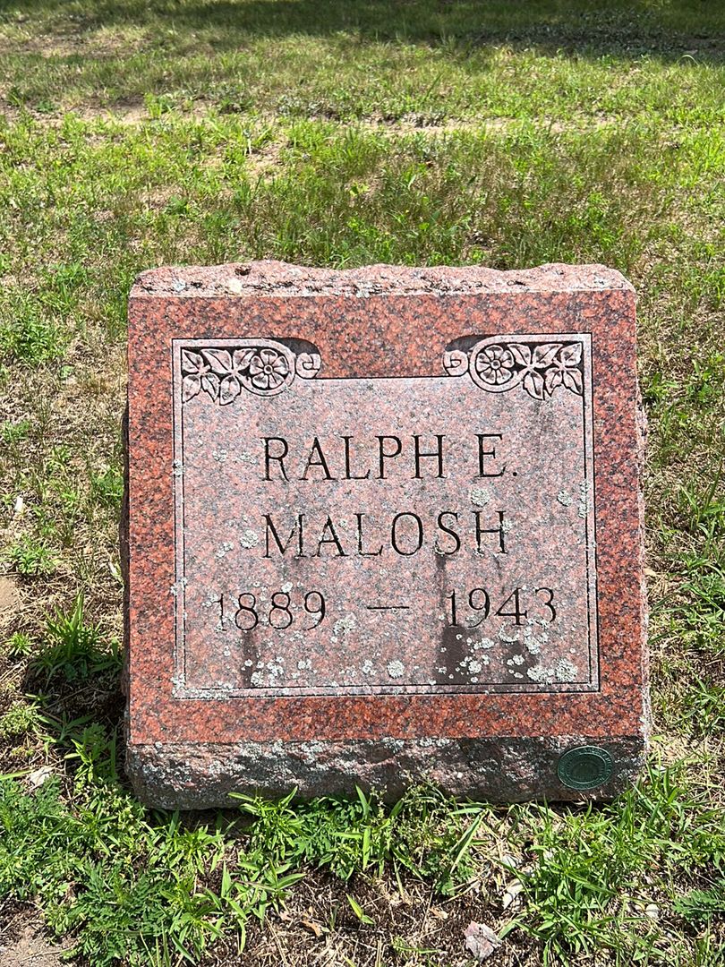 Ralph E. Malosh's grave. Photo 1