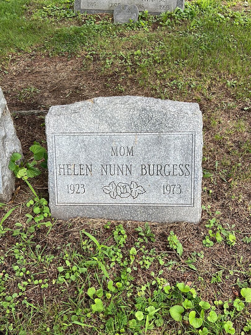 Helen Nunn Burgess's grave. Photo 1