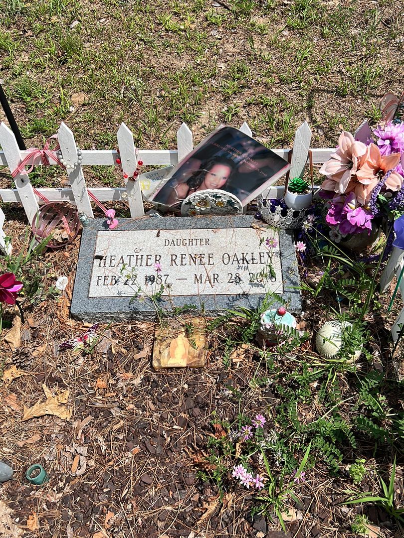 Heather Renee Oakley's grave. Photo 1