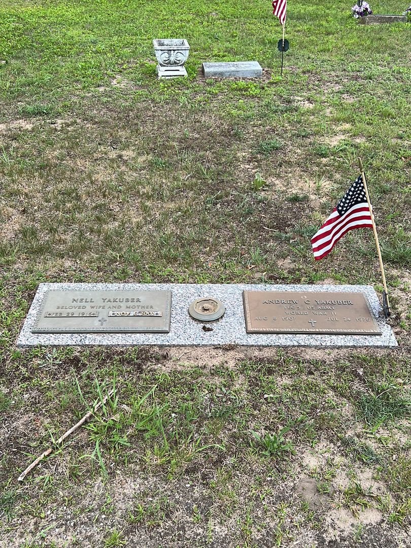Nell Yakuber's grave. Photo 1