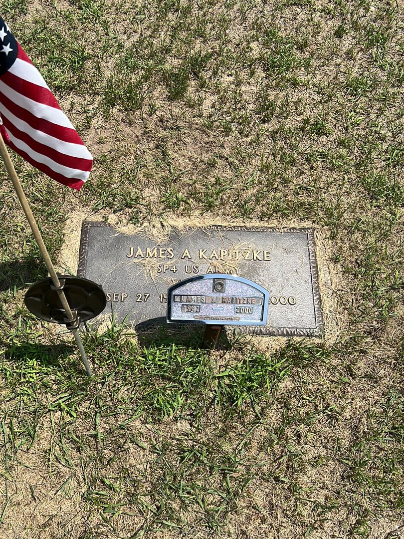 James A. Kapitzke's grave. Photo 1