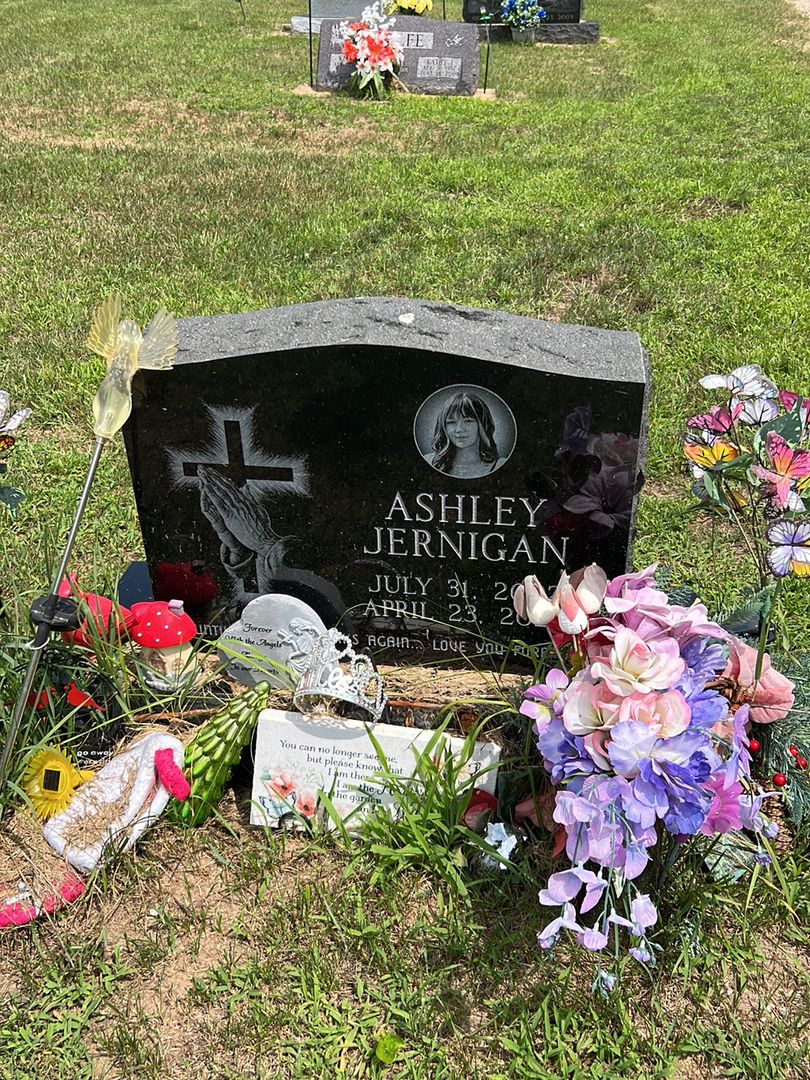 Ashley Jernigan's grave. Photo 1