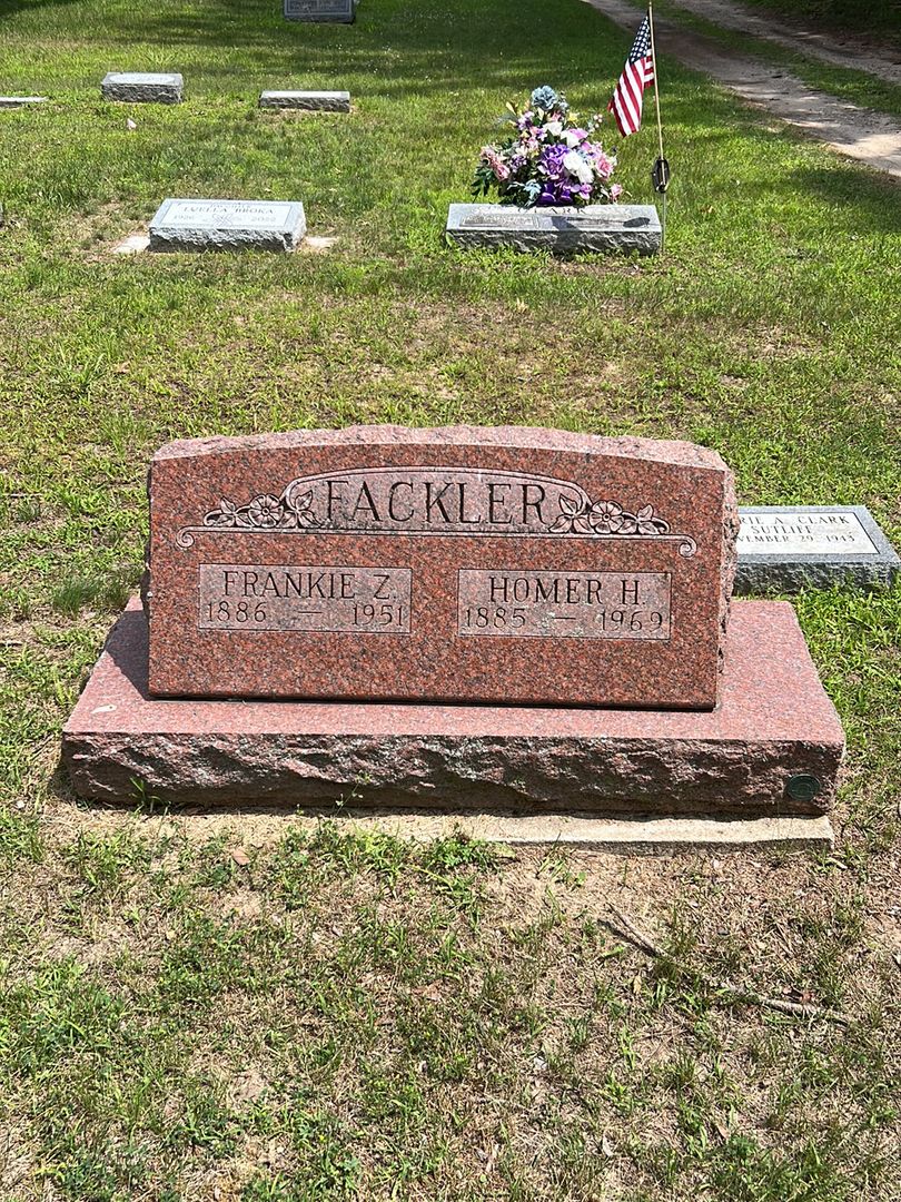 Homer H. Fackler's grave. Photo 1
