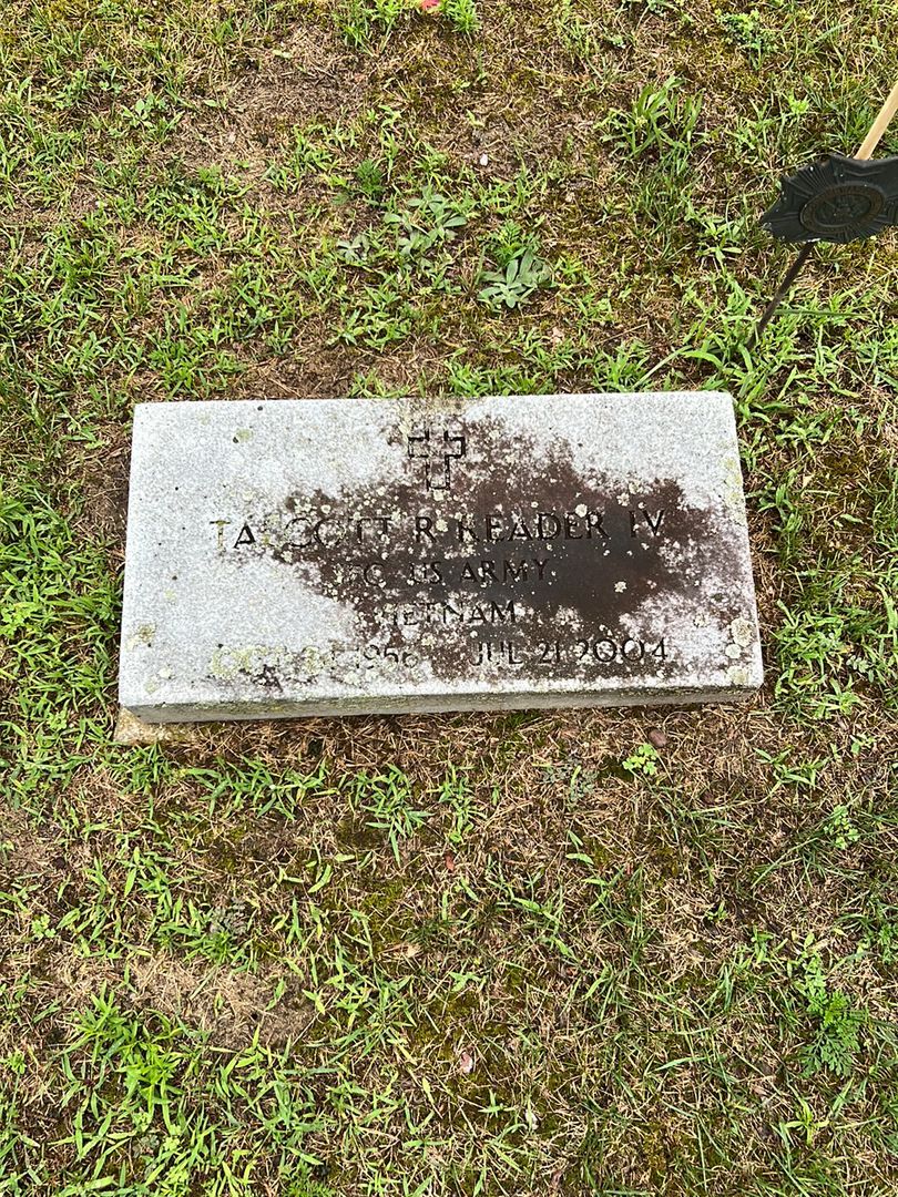 Talcott R. Reader Fourth's grave. Photo 1