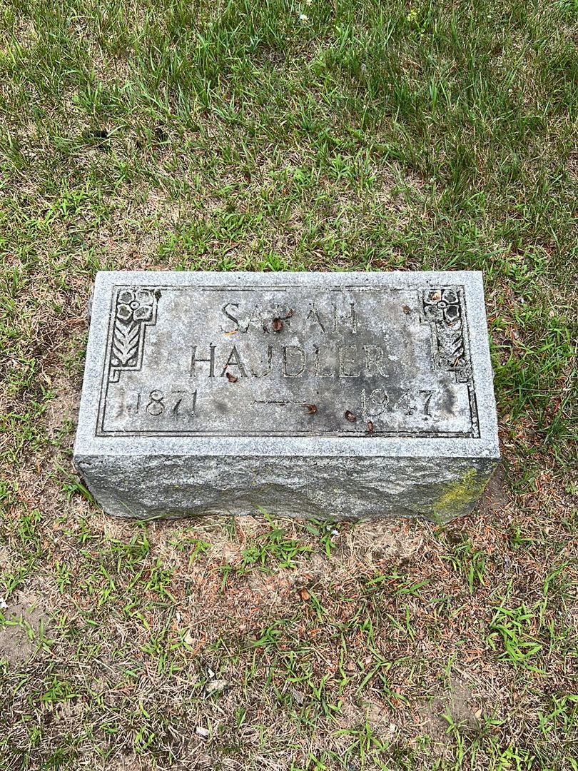 Sarah Hajdler's grave. Photo 1