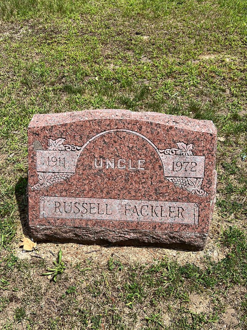 Russell Fackler's grave. Photo 1