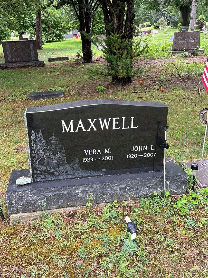 John L. Maxwell's grave. Photo 1