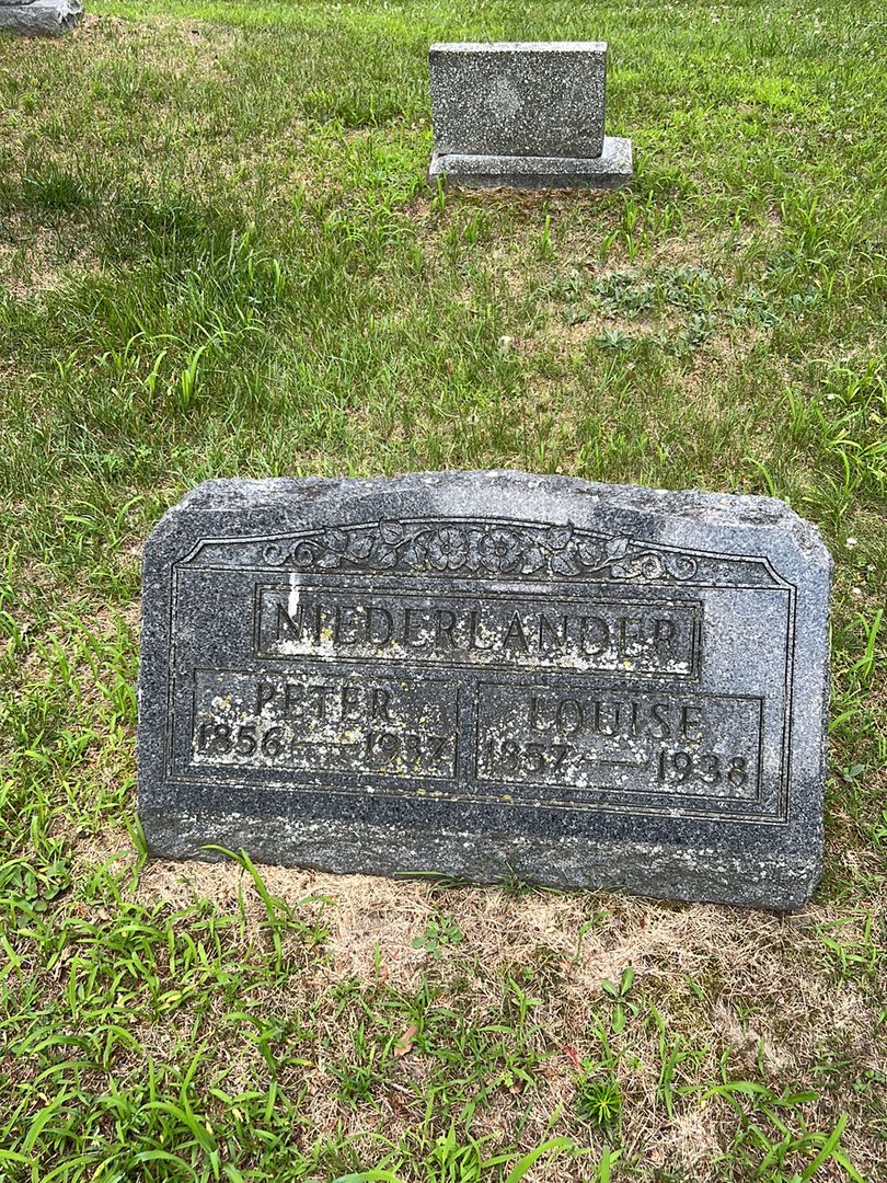 Peter Niederlander's grave. Photo 1