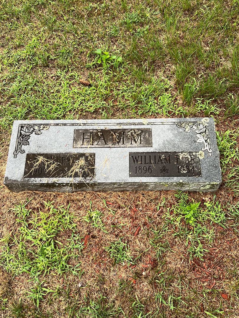 William F. Hamm Senior's grave. Photo 1