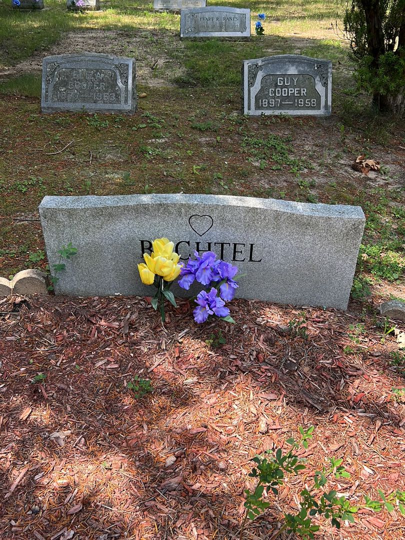Janice Bechtal's grave. Photo 1