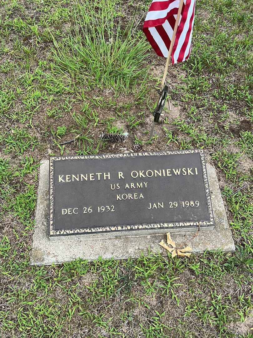 Kenneth R. Okoniewski's grave. Photo 1