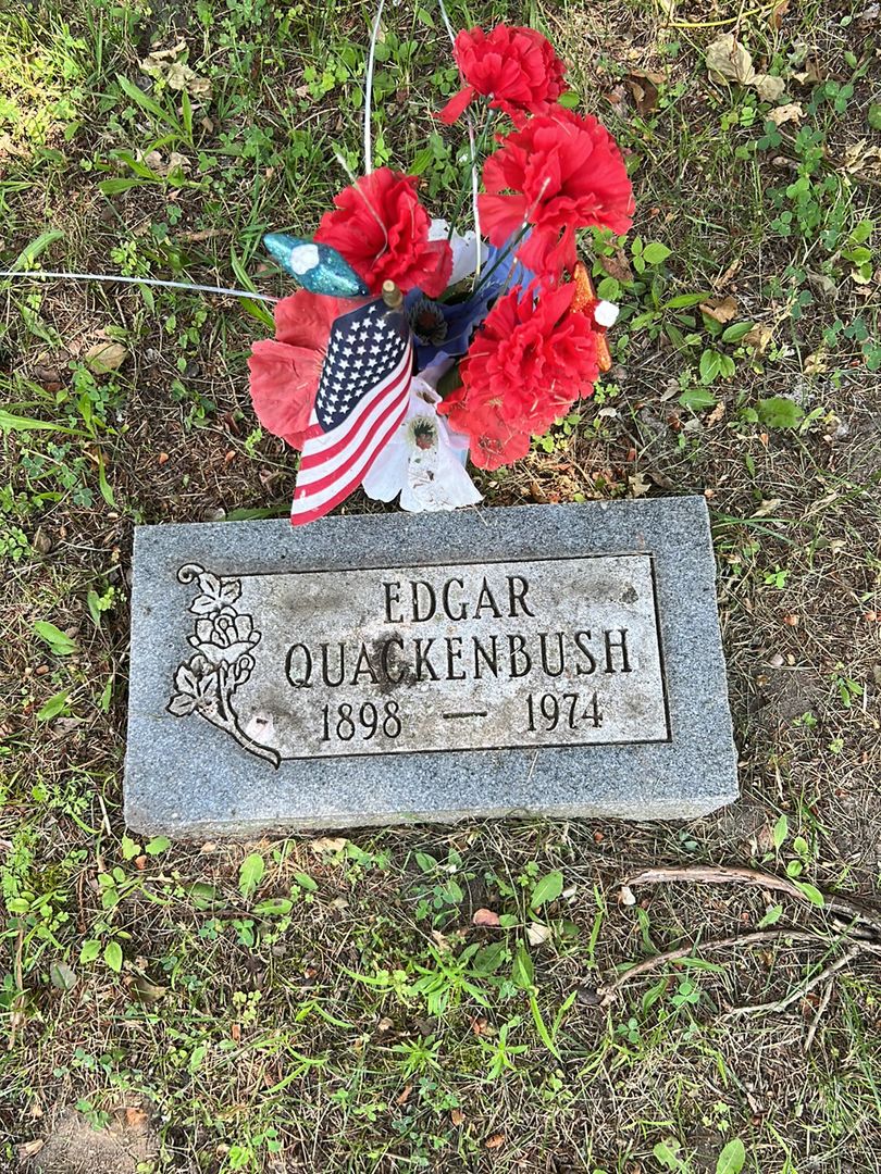 Edgar Quackenbush's grave. Photo 1